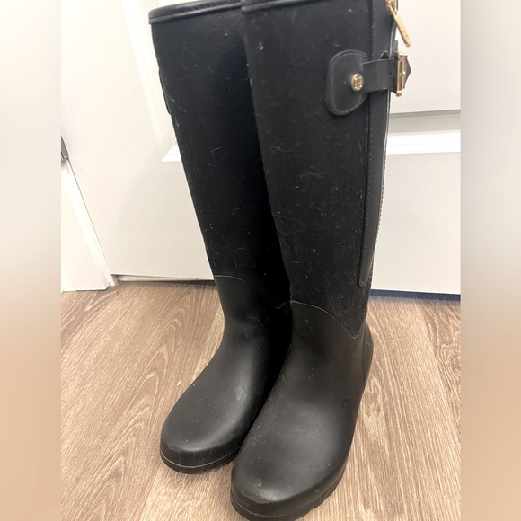 Tommy Hilfiger Women's Mela Rain Boot Size 7 Knee High Black W/Gold Accents EU - Picture 3 of 5